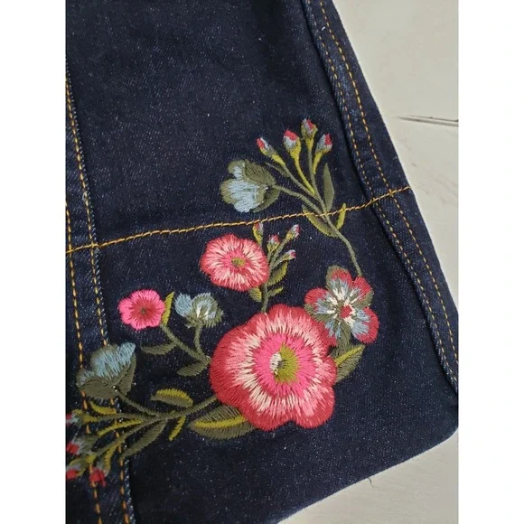 Kate Spade Broome Street Floral Embroidered Denim Skirt Size 2 - Picture 2 of 7